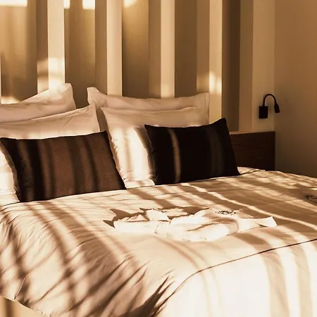 Aliv Stone & Ajos Nikolaos