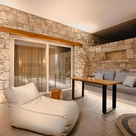 Aliv Stone & Ajos Nikolaos