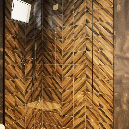 Aliv Stone & ホテル 4*