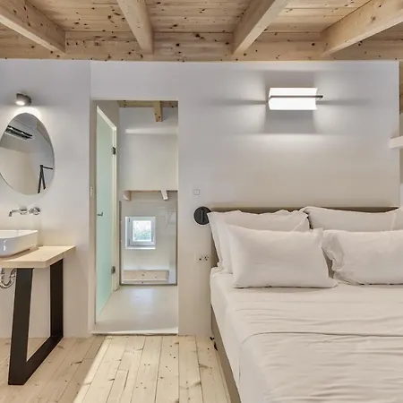 מלון Aliv Stone &