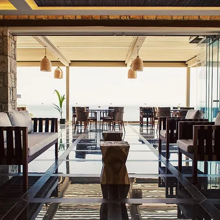 מלון Aliv Stone & 4*